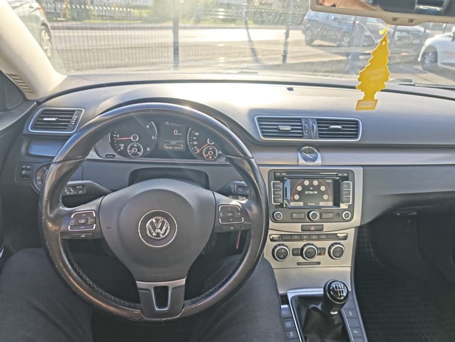 VW Passat 1.6 TDI 2012. • 291.000 km • 2 KLJUČA • SERVISNA KNJIŽICA, fotografija 6