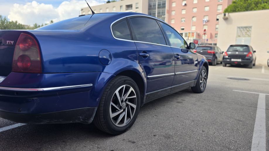 VW Passat 1,9 TDI HIGH LINE 96KW/ XENON - PRILIKA!!!+SET FELGE/GUMA, fotografija 12