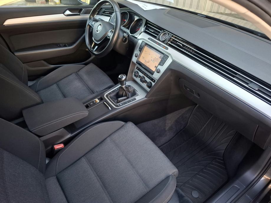 VW Passat 2,0 TDI BMT ALU NAVI 2xPDC KAMERA PANORAMA ACC GARANCIJA, fotografija 7