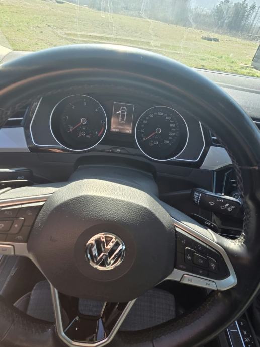 VW Passat 2,0 TDI DSG 110 KW, 6/2020, 123 000 km, fotografija 9