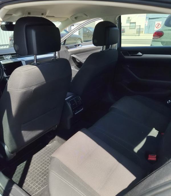 VW Passat 2,0 TDI DSG 2019 GOD. SAMO 90TKM HR VOZILO SEVISNA U PDV-u, fotografija 19