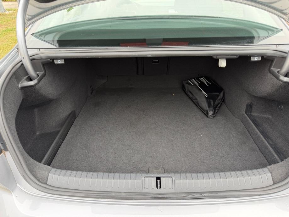 VW Passat 2,0 TDI DSG, LED, Tempomat, PDC HR Auto, Servisna, fotografija 17