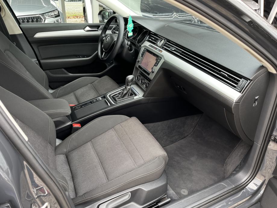 VW Passat 2,0 TDI DSG - NAVI,2xPDC,FRONT ASSIST, REG. 07/2026, fotografija 15