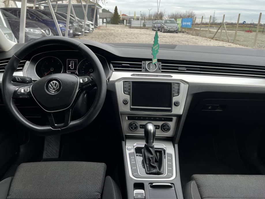 VW Passat 2,0 TDI DSG - NAVI,2xPDC,FRONT ASSIST, REG. 07/2026, fotografija 9