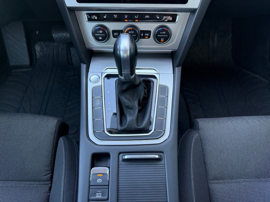 VW Passat 2.0 TDI DSG °NAVIGACIJA°MATRIX°KAMERA360°ADAPTIVNI TEMPOMAT°, fotografija 15