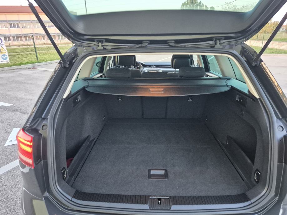 VW Passat 2,0 TDI DSG Reg:6/27,alu17,F1,navigacija, park senzori,mf., fotografija 19