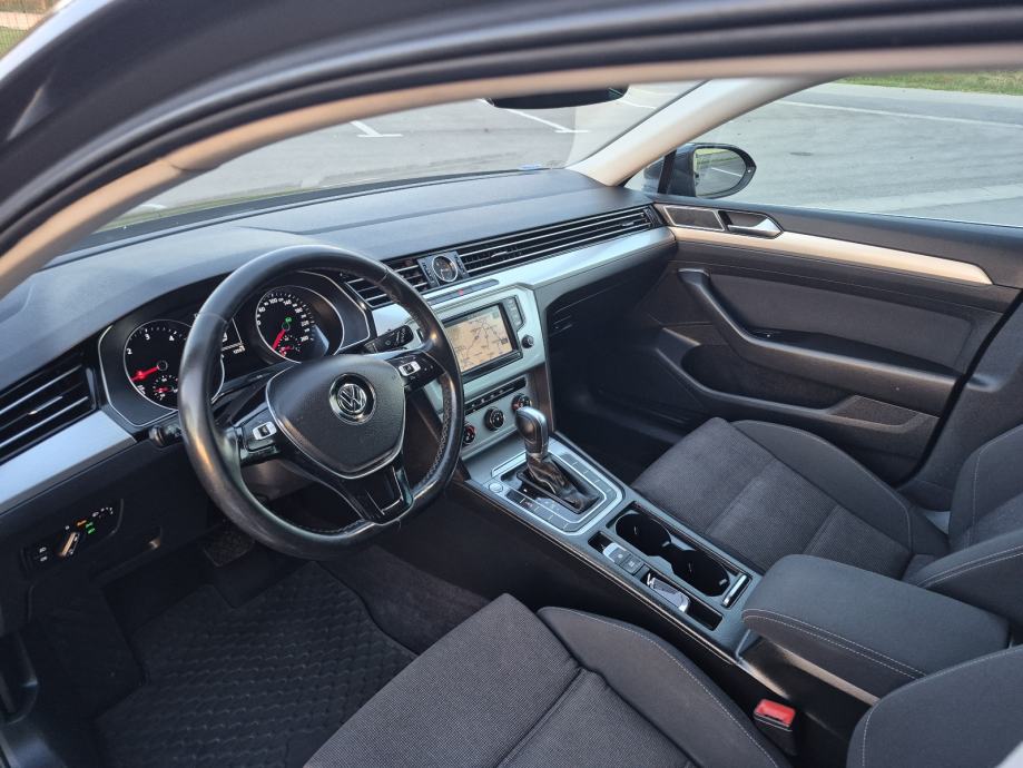 VW Passat 2,0 TDI DSG Reg:6/27,alu17,F1,navigacija, park senzori,mf., fotografija 20