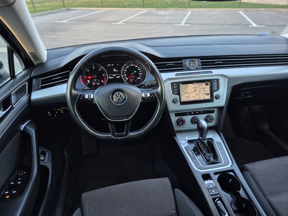 VW Passat 2,0 TDI DSG Reg:6/27,alu17,F1,navigacija, park senzori,mf., fotografija 18