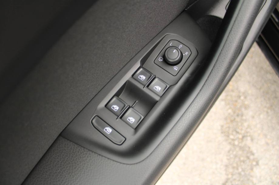 VW Passat 2.0 TDi DSG *VIRTUAL, LED, NAVIGACIJA*, fotografija 15