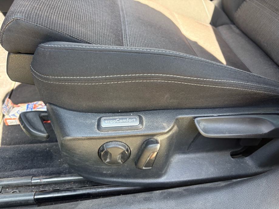 VW Passat 2,0 TDI Hrvatsko vozilo Puna servisna povijest, fotografija 12