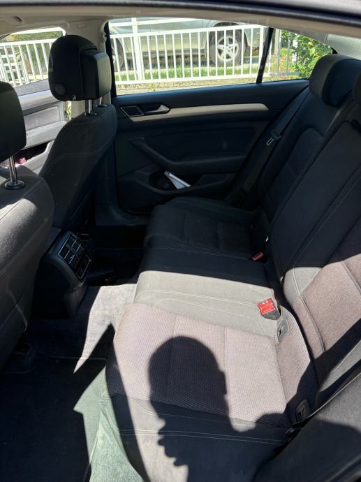 VW Passat 2,0 TDI Hrvatsko vozilo Puna servisna povijest, fotografija 13