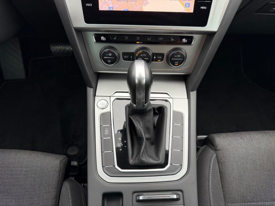 VW Passat 2.0TDI DSG °NAVIGACIJA°KAMERA°MASAŽA°LED SVJETLA°REG:9/2027°, fotografija 15