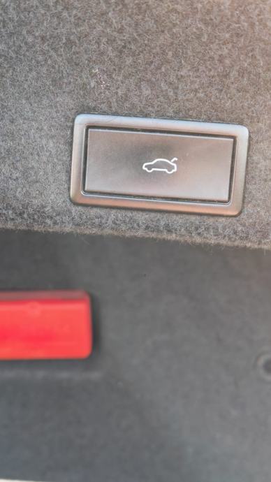 VW Passat B8 2.0 TDI – ACC – FULL LED – SERVISNA – ELEK. GEPEK – KUKA, fotografija 12
