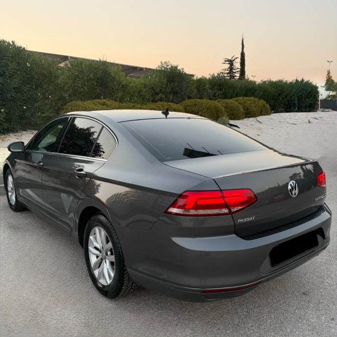 VW Passat B8 HIGHLINE~AUTOMATIK~VIRTUAL~MATRIX~KOŽA~ACC RADAR, fotografija 5