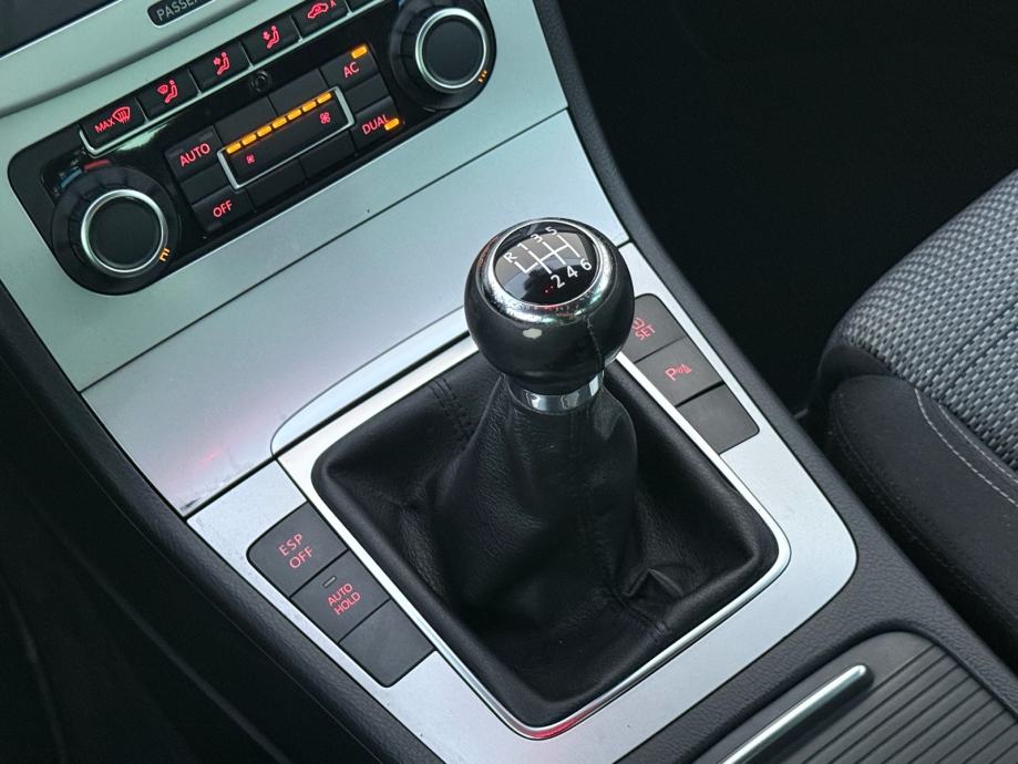 VW PASSAT CC 2.0TDI-HR AUTO-REGA 5/27-MF VOLAN-17ZOLL ALUFELGE, fotografija 14