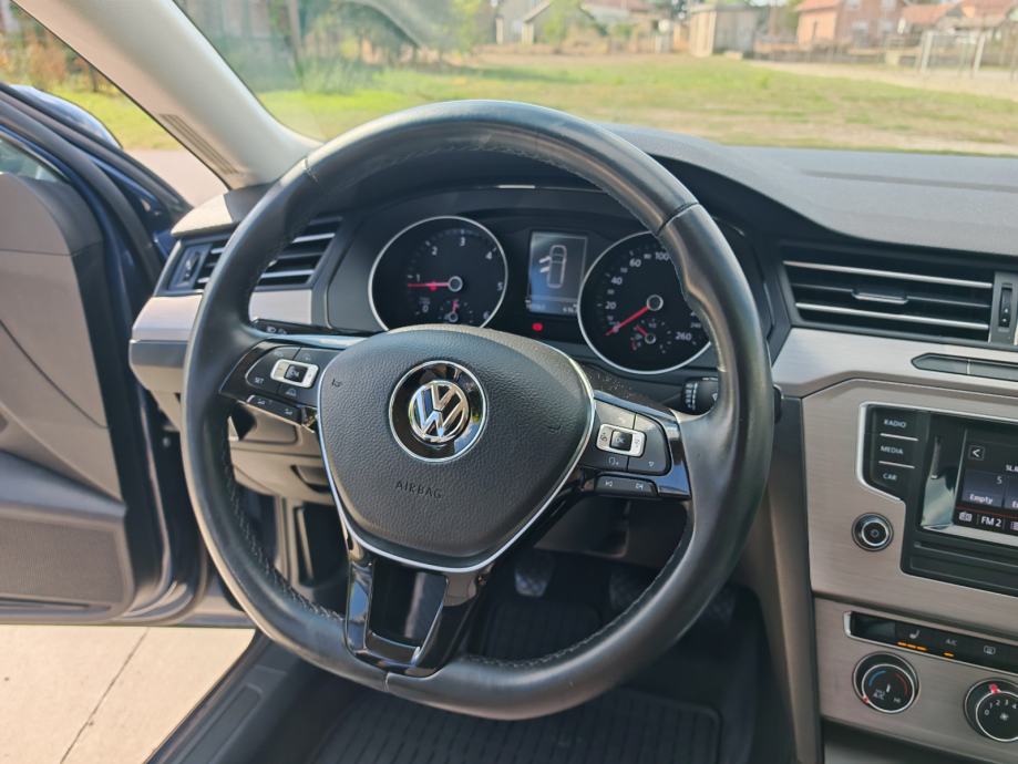 VW Passat karavan 1.6 TDI 6 brzina *VELIKI SERVIS*GRIJANA SJEDALA*, fotografija 14