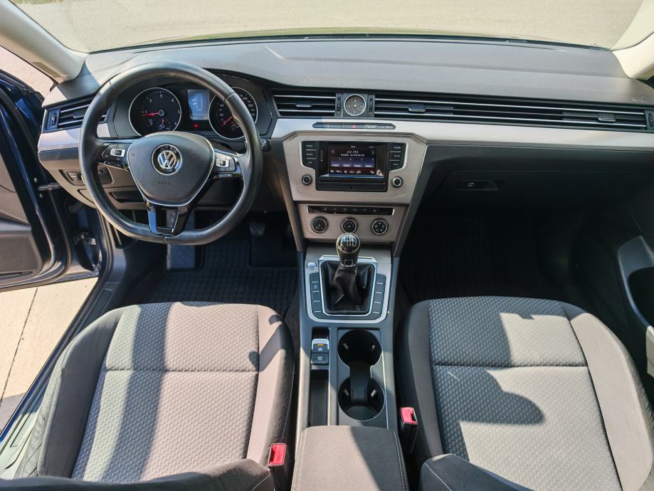 VW Passat karavan 1.6 TDI 6 brzina *VELIKI SERVIS*GRIJANA SJEDALA*, fotografija 11