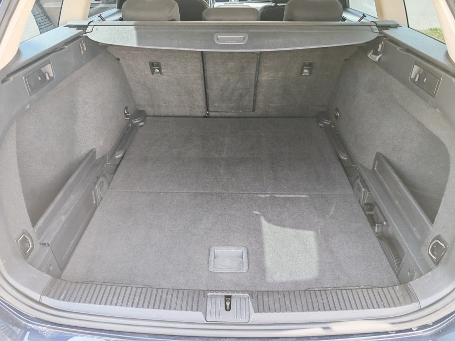VW Passat karavan 1.6 TDI 6 brzina *VELIKI SERVIS*GRIJANA SJEDALA*, fotografija 16