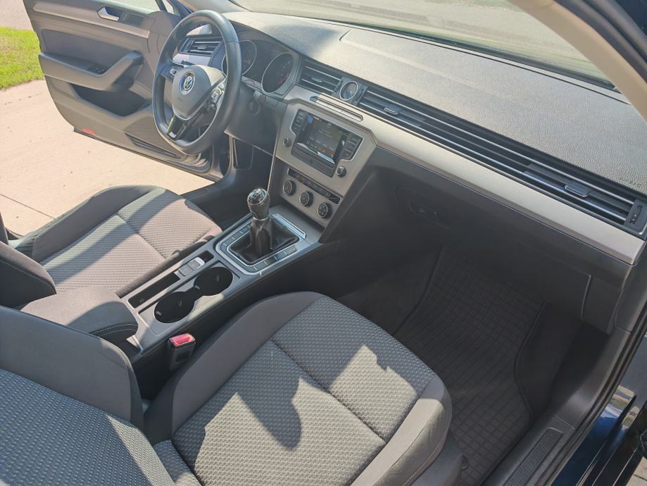 VW Passat karavan 1.6 TDI 6 brzina *VELIKI SERVIS*GRIJANA SJEDALA*, fotografija 17