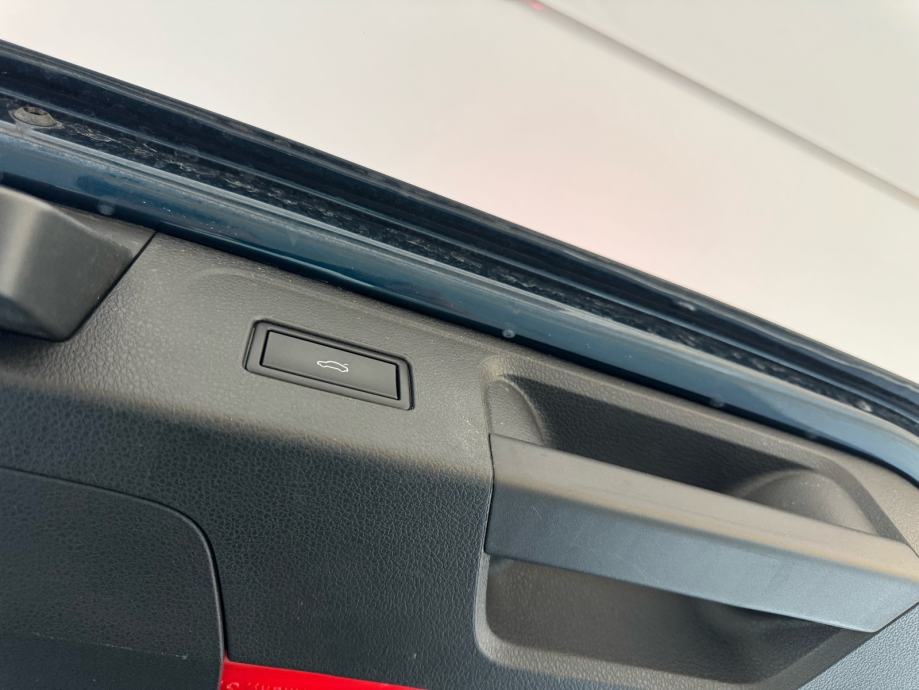 VW Passat Var. 2,0 TDI DSG Elegance; 150 ks; Navi; Xenon; Kamera, fotografija 17