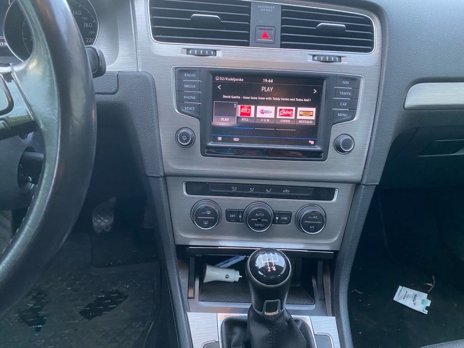 VW Golf 7 1.6 TDI COMFORTLINE 12/2016 1.6 tdi (prodaja i zamjena), fotografija 12