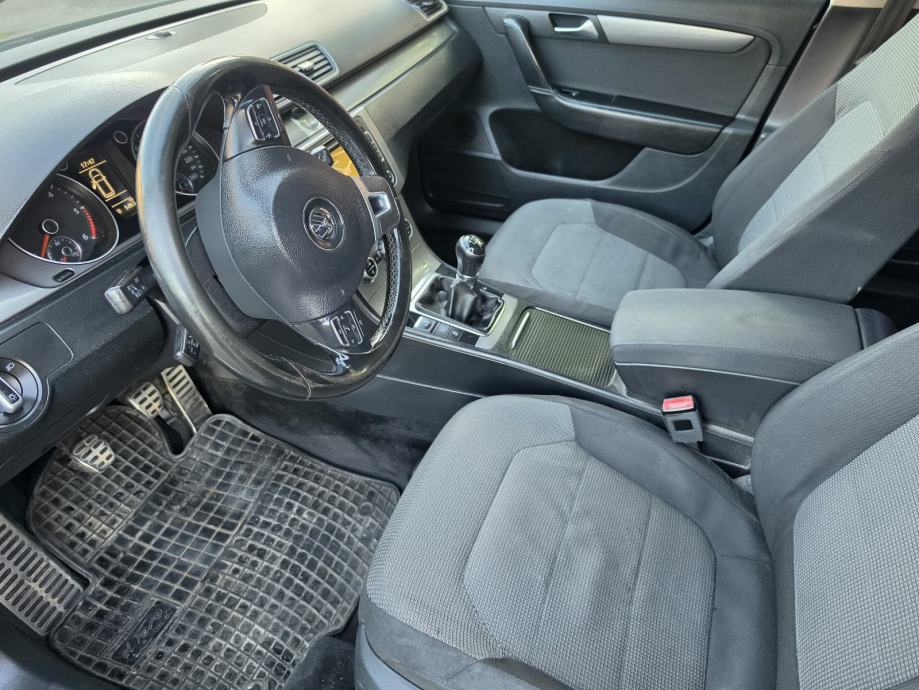 VW Passat Variant 1,6 TDI BMT //DIG.KLIMA//NAVI//ALU//PDC//REG 04/27//, fotografija 12