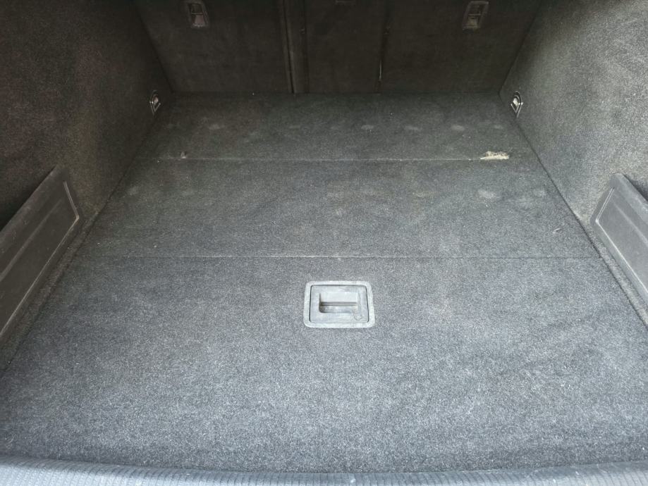 VW Passat Variant 1,6 TDI BMT //DIG.KLIMA//NAVI//ALU//PDC//REG 04/27//, fotografija 19