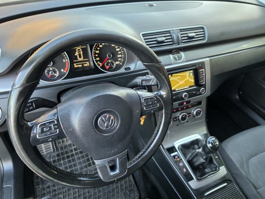 VW Passat Variant 1,6 TDI BMT //DIG.KLIMA//NAVI//ALU//PDC//REG 04/27//, fotografija 16