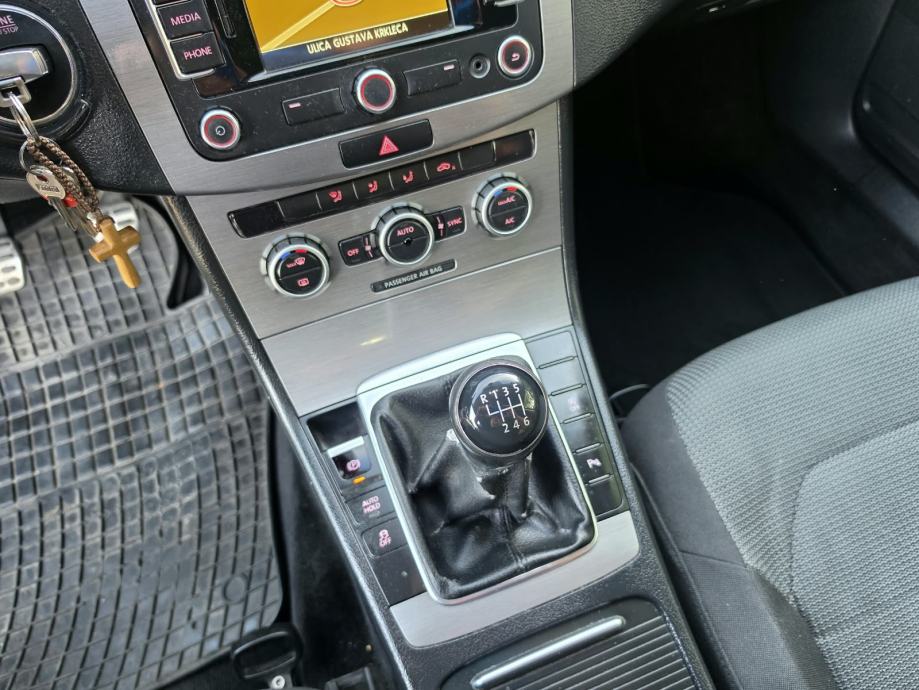 VW Passat Variant 1,6 TDI BMT //DIG.KLIMA//NAVI//ALU//PDC//REG 04/27//, fotografija 18