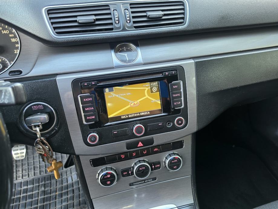 VW Passat Variant 1,6 TDI BMT //DIG.KLIMA//NAVI//ALU//PDC//REG 04/27//, fotografija 17
