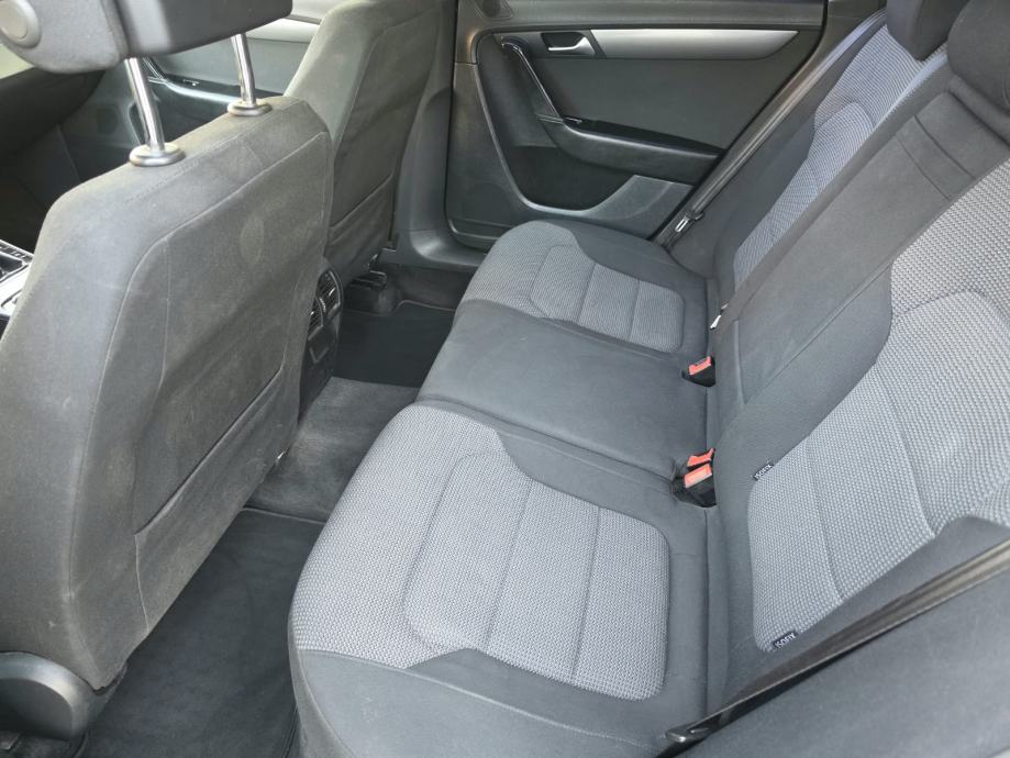 VW Passat Variant 1,6 TDI BMT //DIG.KLIMA//NAVI//ALU//PDC//REG 04/27//, fotografija 14