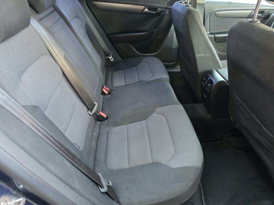 VW Passat Variant 1,6 TDI BMT //DIG.KLIMA//NAVI//ALU//PDC//REG 04/27//, fotografija 15