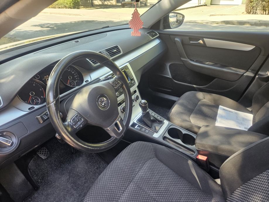 VW Passat Variant 1,6 TDI BMT REG 04.09.2027.LED NAVIG.PARK SENZ KAME, fotografija 8
