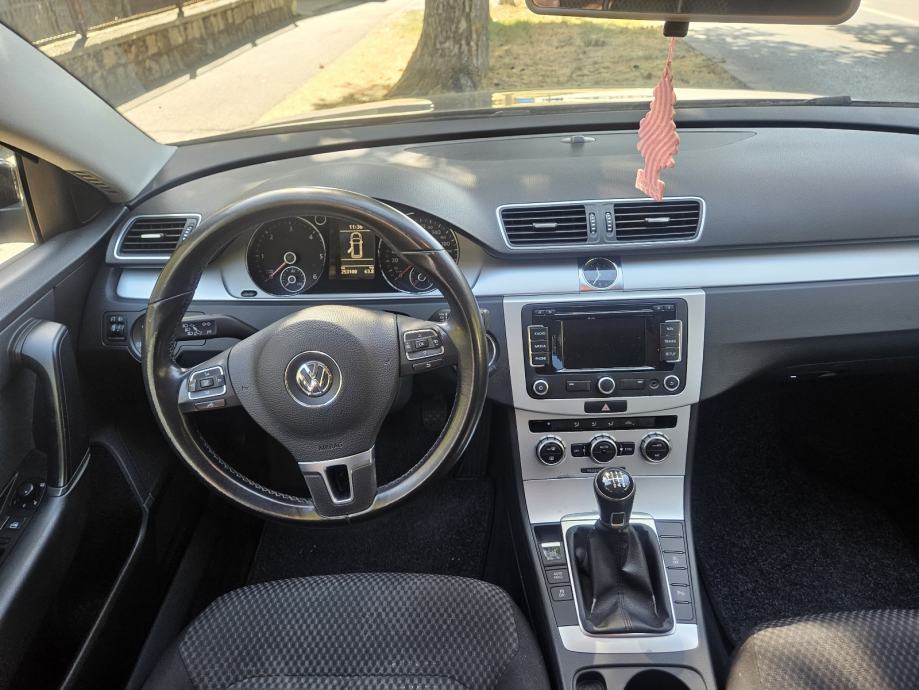 VW Passat Variant 1,6 TDI BMT REG 04.09.2027.LED NAVIG.PARK SENZ KAME, fotografija 9