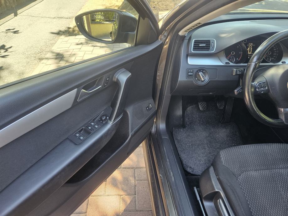 VW Passat Variant 1,6 TDI BMT REG 04.09.2027.LED NAVIG.PARK SENZ KAME, fotografija 10