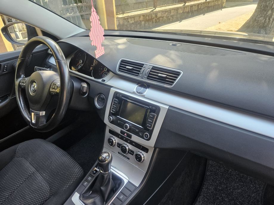VW Passat Variant 1,6 TDI BMT REG 04.09.2027.LED NAVIG.PARK SENZ KAME, fotografija 13