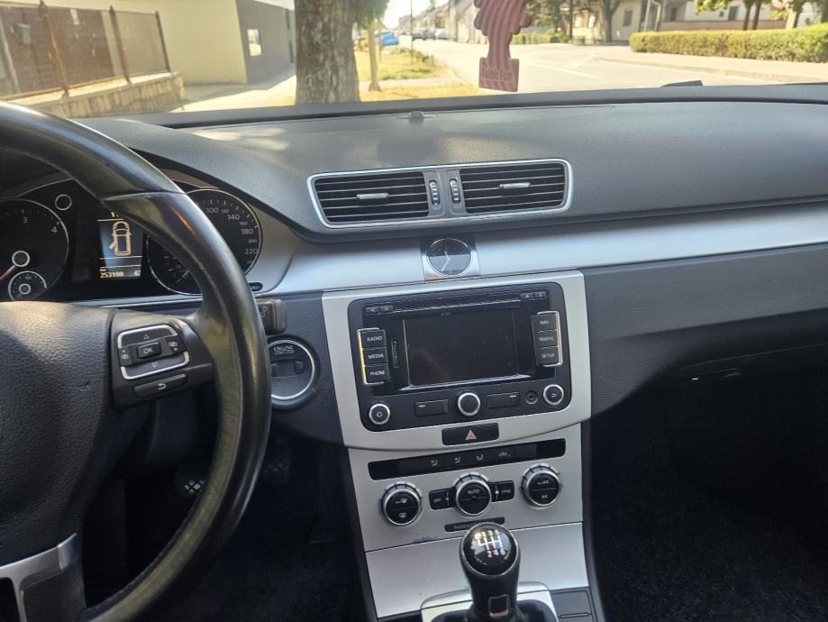 VW Passat Variant 1,6 TDI BMT REG 04.09.2027.LED NAVIG.PARK SENZ KAME, fotografija 11
