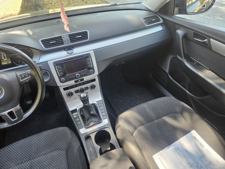 VW Passat Variant 1,6 TDI BMT REG 04.09.2027.LED NAVIG.PARK SENZ KAME, fotografija 12