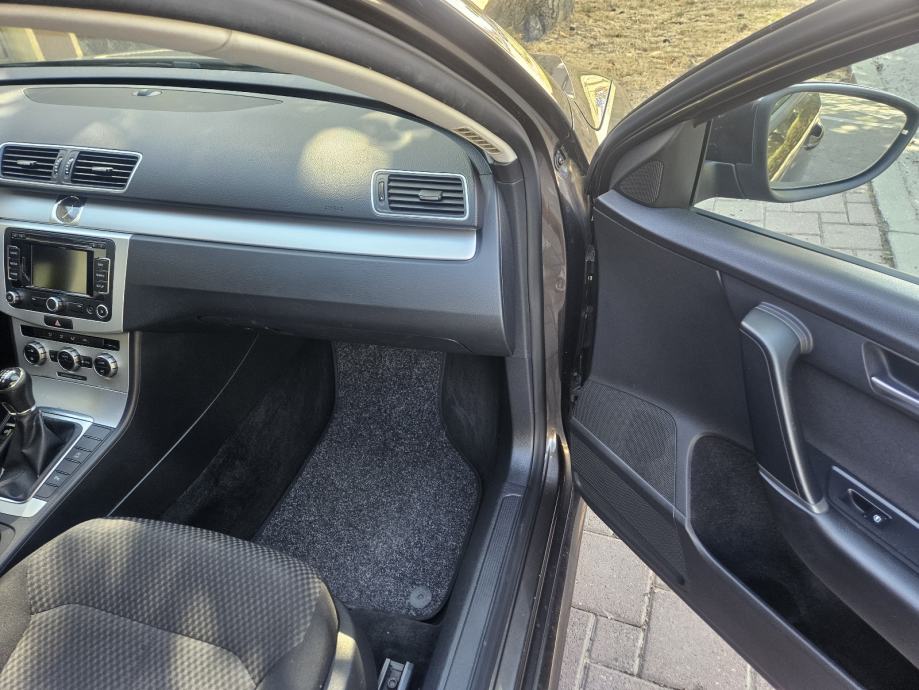VW Passat Variant 1,6 TDI BMT REG 04.09.2027.LED NAVIG.PARK SENZ KAME, fotografija 14