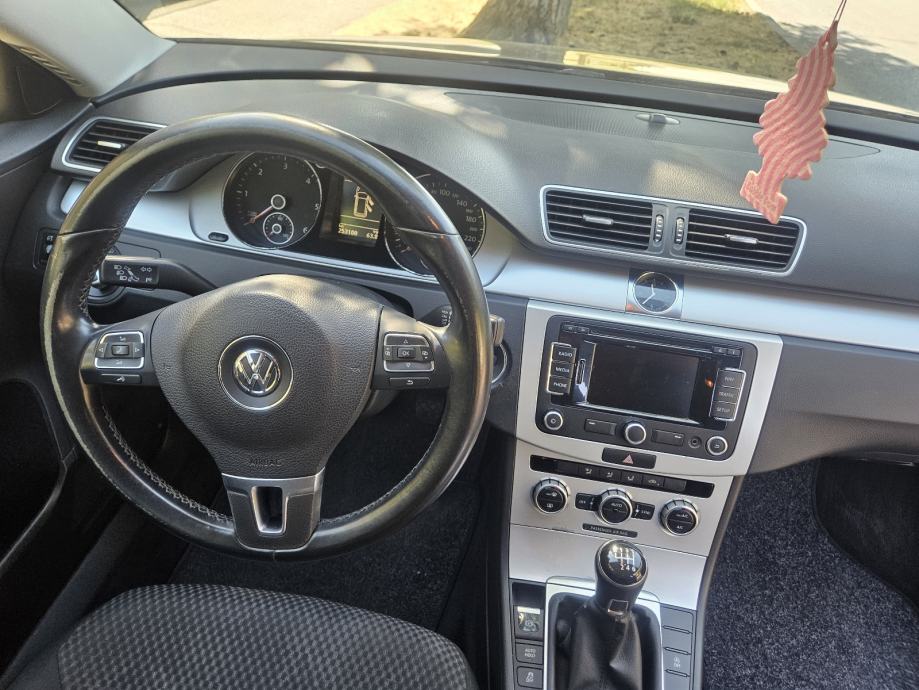 VW Passat Variant 1,6 TDI BMT REG 04.09.2027.LED NAVIG.PARK SENZ KAME, fotografija 15