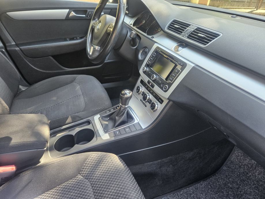 VW Passat Variant 1,6 TDI BMT REG 04.09.2027.LED NAVIG.PARK SENZ KAME, fotografija 18
