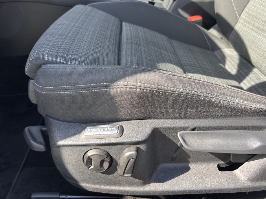VW Passat Variant 1,6 TDI DSG, fotografija 13