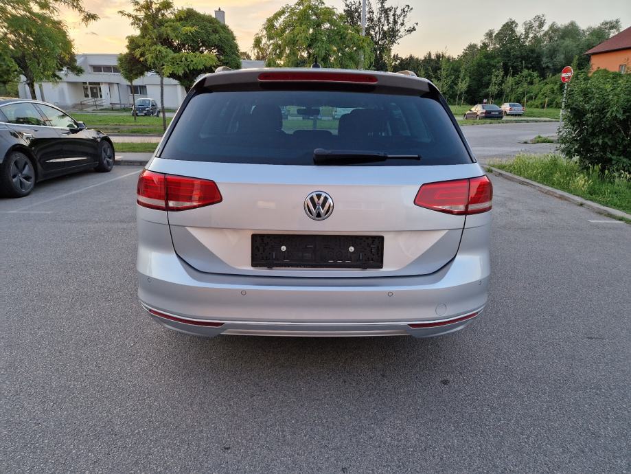 VW Passat Variant 2,0 TDI automatik - KOMFORTLINE-NAVI-F1-ACC-PDC..., fotografija 7