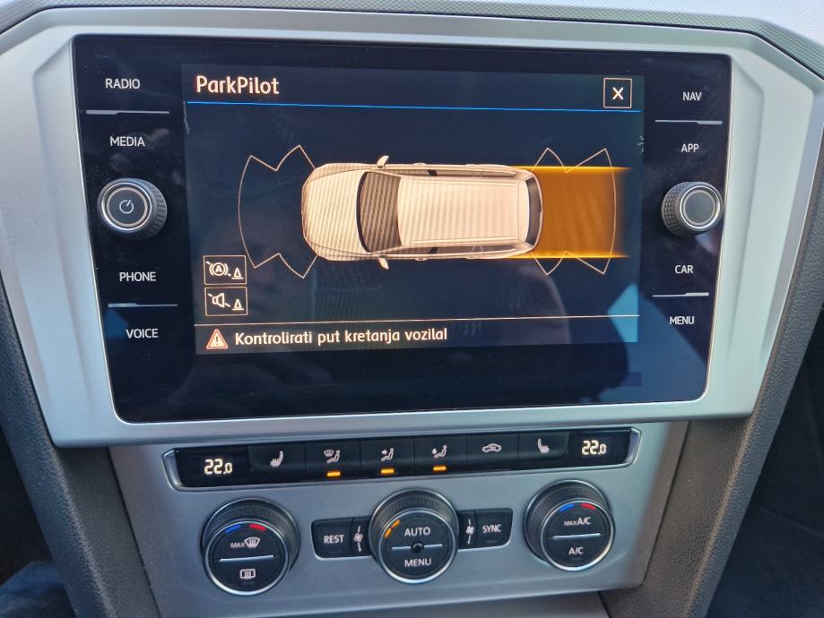 VW Passat Variant 2,0 TDI automatik - KOMFORTLINE-NAVI-F1-ACC-PDC..., fotografija 10