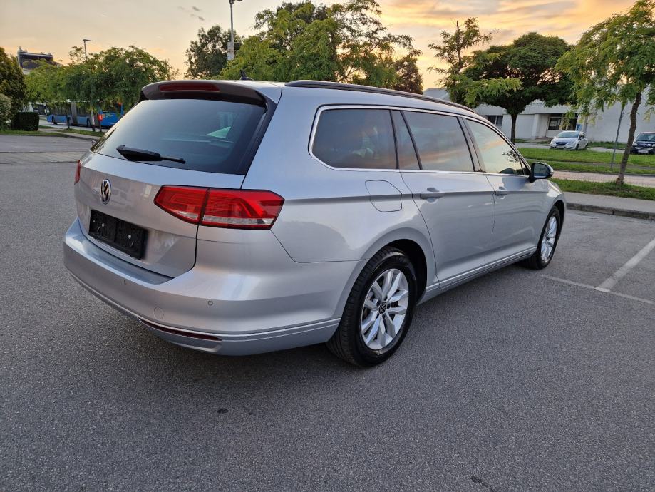 VW Passat Variant 2,0 TDI automatik - KOMFORTLINE-NAVI-F1-ACC-PDC..., fotografija 8