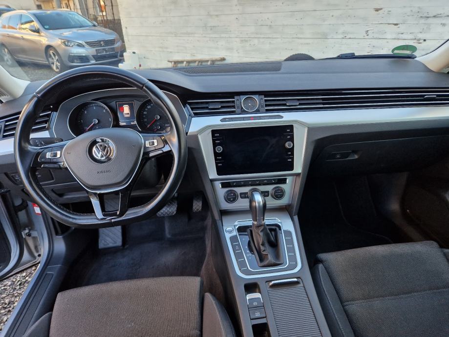 VW Passat Variant 2,0 TDI automatik - KOMFORTLINE-NAVI-F1-ACC-PDC..., fotografija 13
