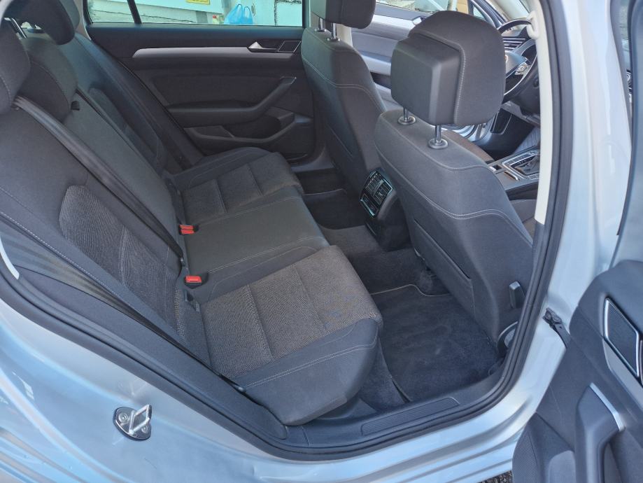 VW Passat Variant 2,0 TDI automatik - KOMFORTLINE-NAVI-F1-ACC-PDC..., fotografija 15