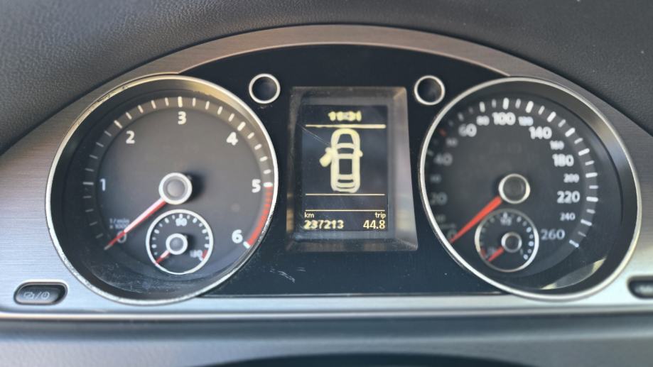 VW Passat B7 Variant 2,0 TDI automatik, fotografija 11