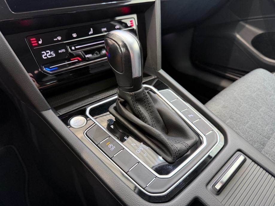 VW PASSAT VARIANT 2,0 TDI DSG | 2022 | 150 ks | ACC | LED | MASAŽA, fotografija 17