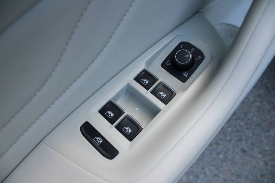 VW Passat Variant 2.0 TDi DSG *PANORAMA, GRIJANJE I HLAĐENJE SJEDALA,, fotografija 17